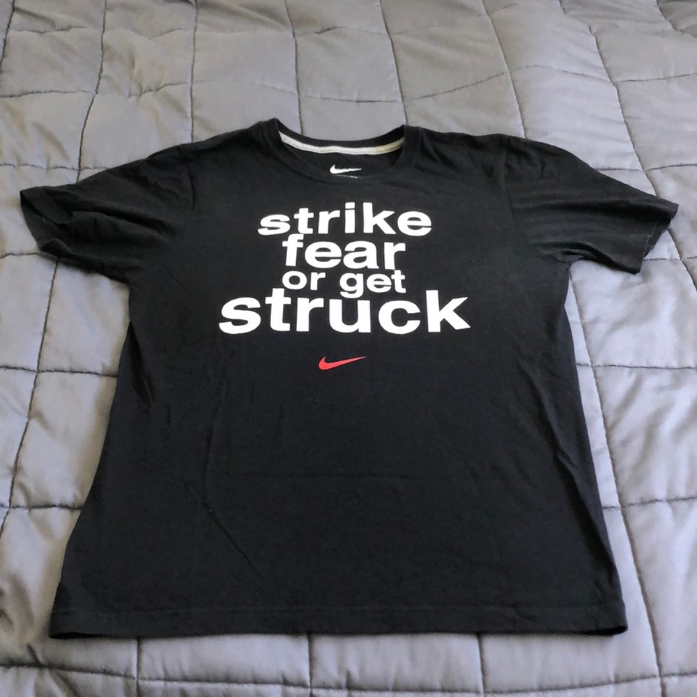Black Nike T-Shirt - Picture 2 of 4